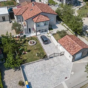 https://newmodern-apartment-dora.primorje-gorskikotar.com